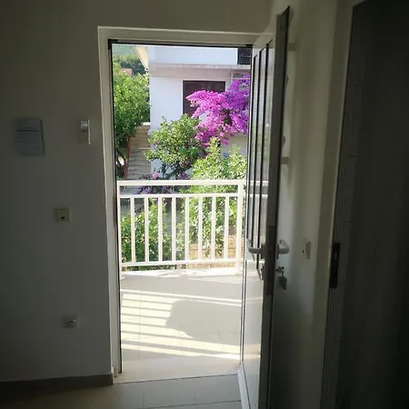 Peljeska Apartamento *